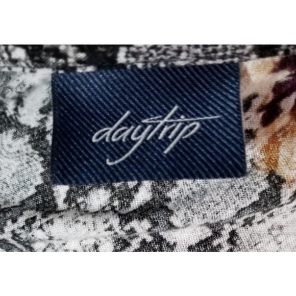 DayTrip Women's Floral Button-Up Blouse Back Cinch Tie Size XXL Rayon - Picture 4 of 6